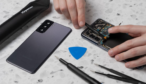三星和 iFixit 使用正品零件支持 DIY 手机维修